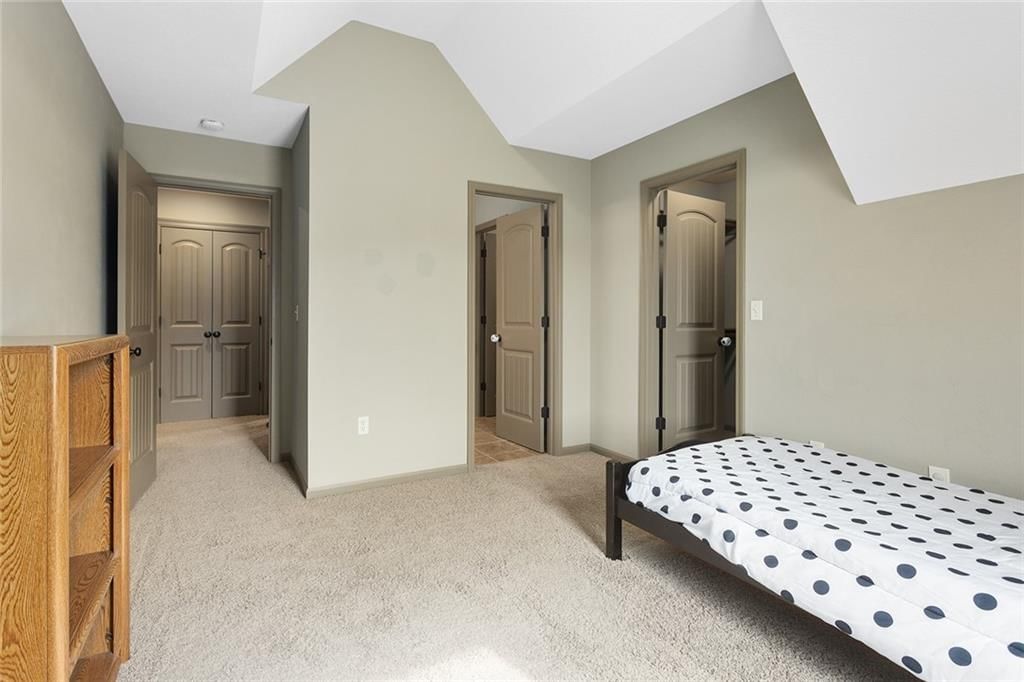 7615 N Amoret Avenue — photo 31