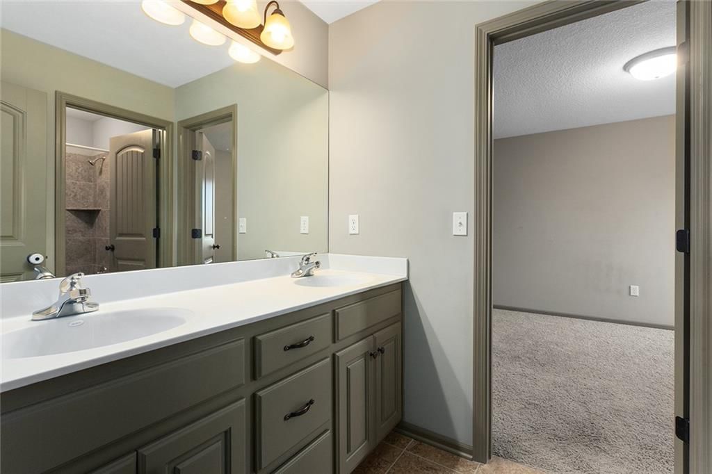 7615 N Amoret Avenue — photo 32