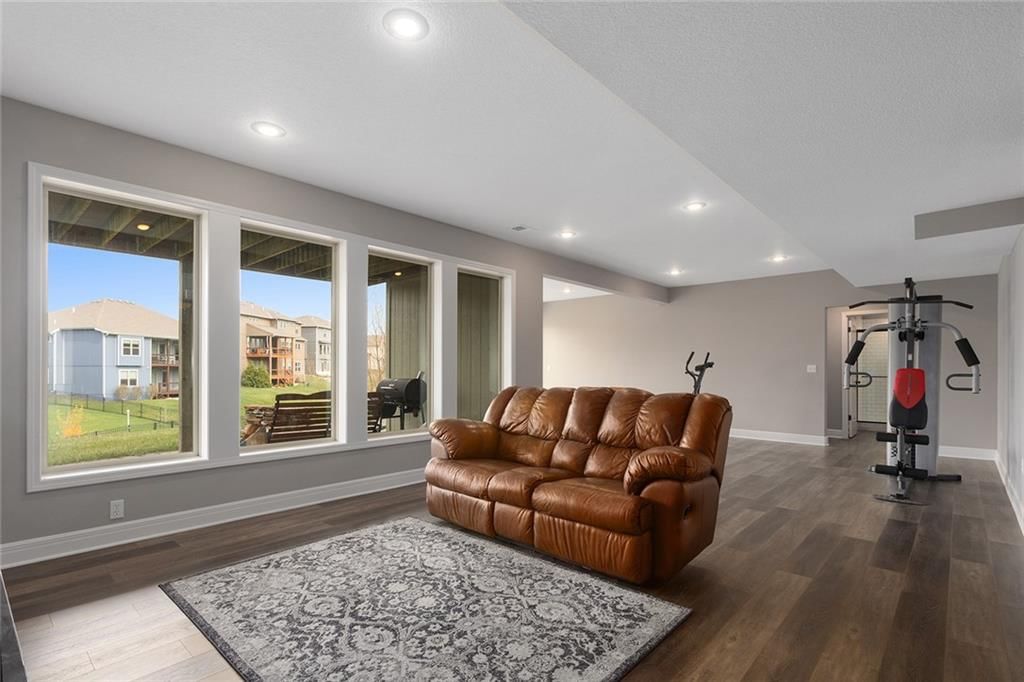 7615 N Amoret Avenue — photo 37