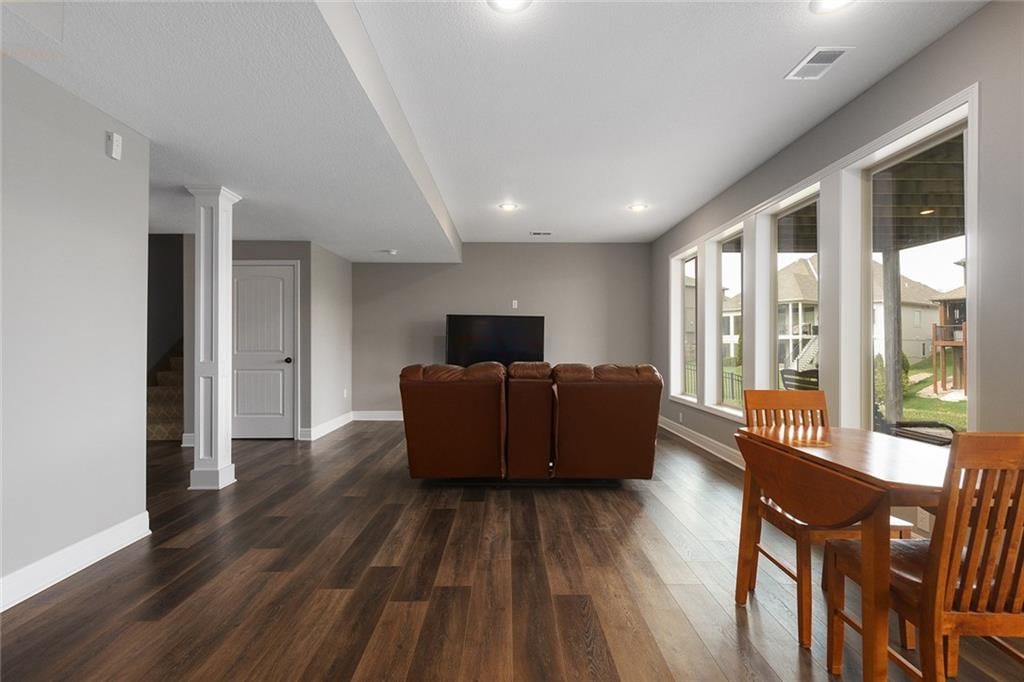 7615 N Amoret Avenue — photo 38