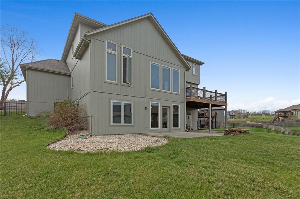 7615 N Amoret Avenue — photo 47