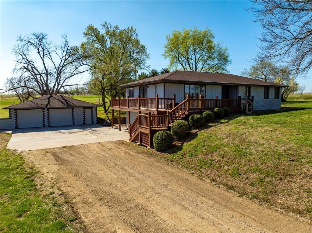 1628 E 400th Road — photo 3