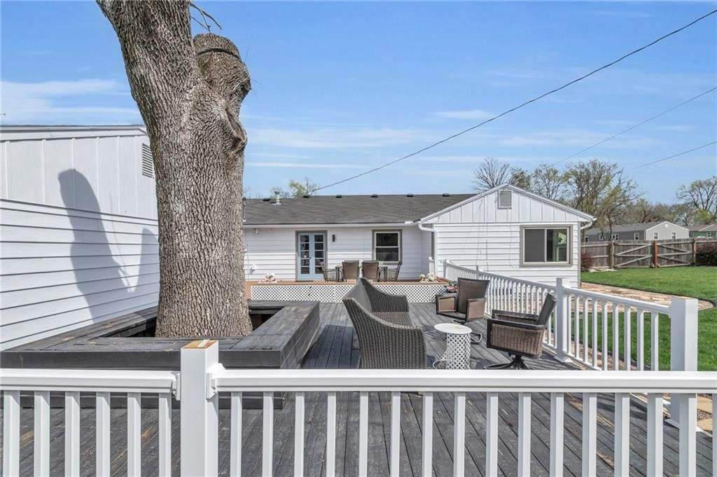5700 Farley Avenue — photo 37