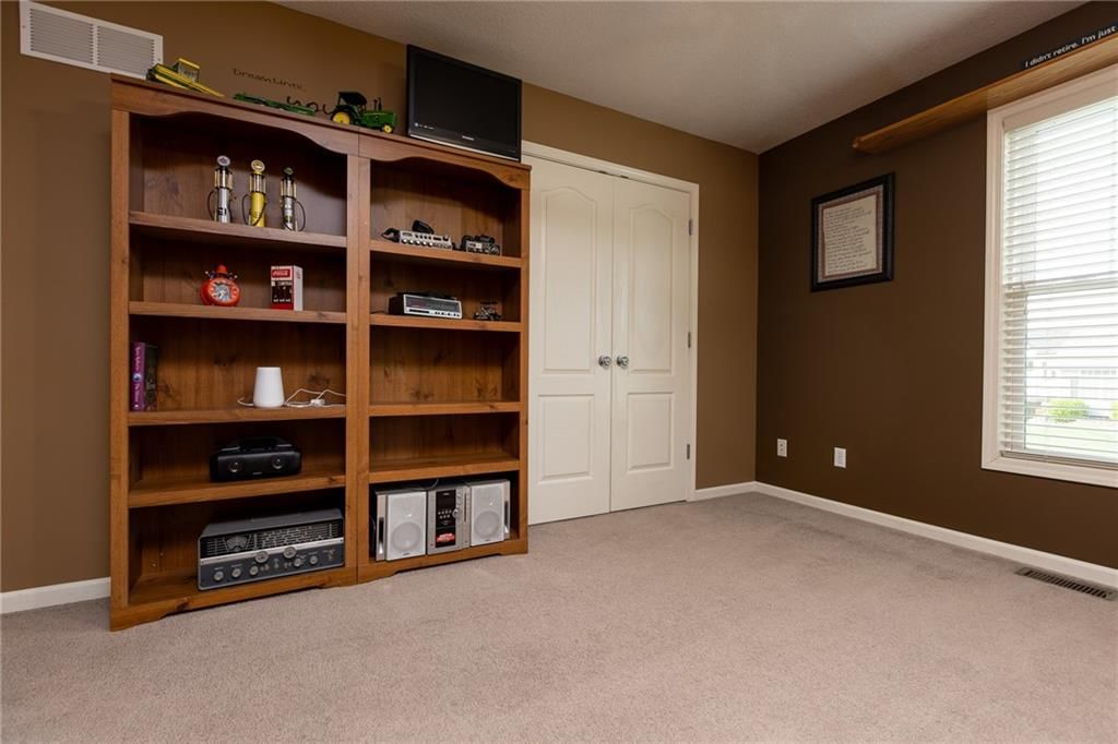 7441 N Mckinley Avenue — photo 16