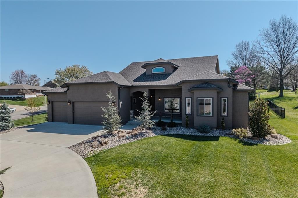 Photo 5 of 43 - 1881 Willow Tree Court