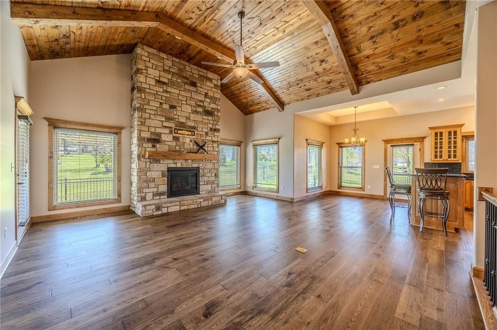 Photo 10 of 43 - 1881 Willow Tree Court