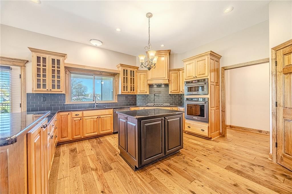 Photo 13 of 43 - 1881 Willow Tree Court