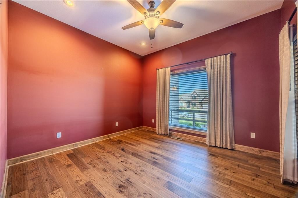 Photo 18 of 43 - 1881 Willow Tree Court