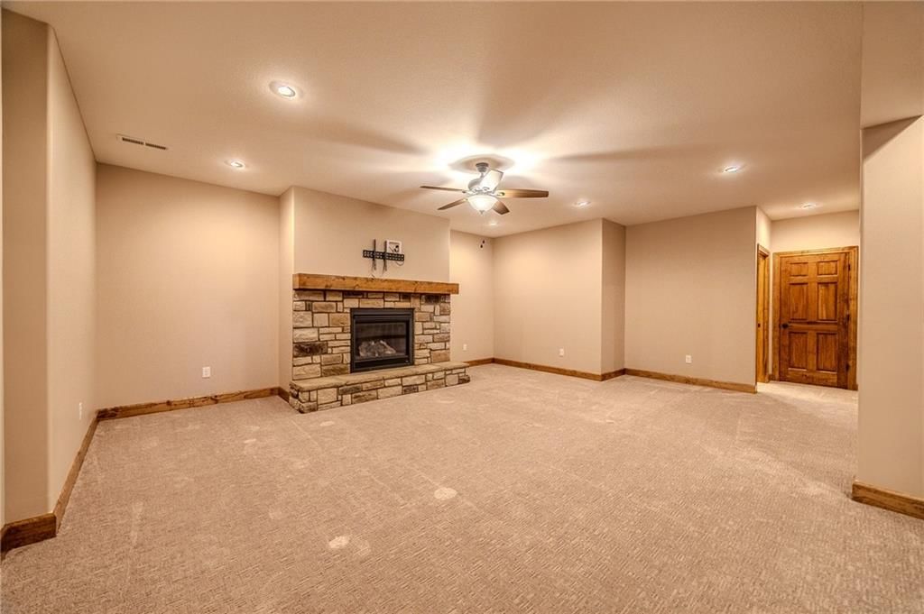 Photo 32 of 43 - 1881 Willow Tree Court