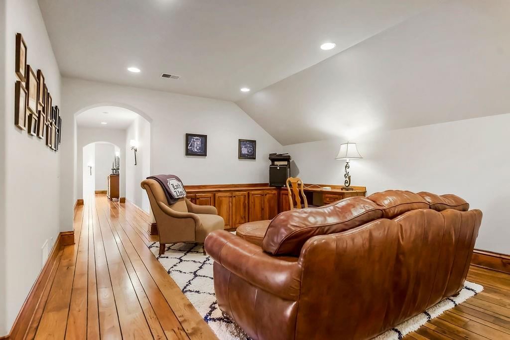Photo 33 of 54 - 14603 Linden Street
