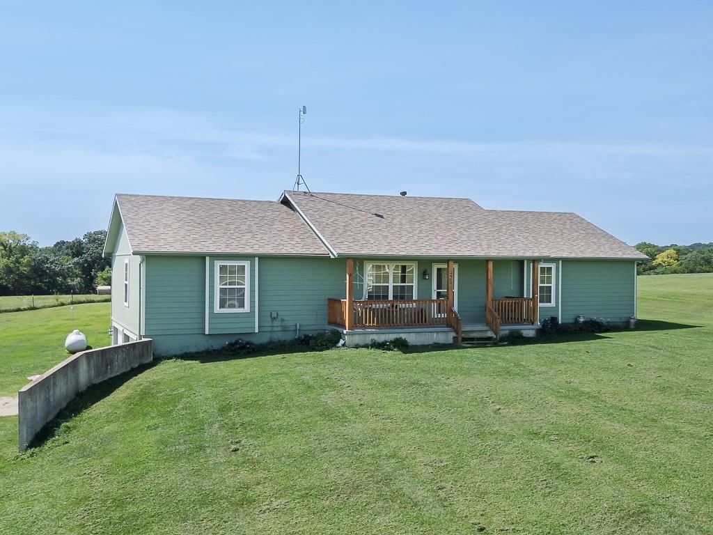 24601 Garrett Road, McLouth, KS