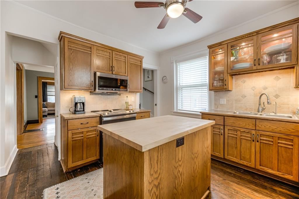 Photo 11 of 49 - 3420 Campbell Street