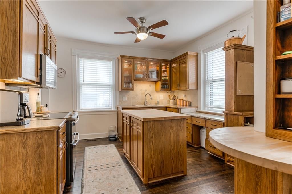 Photo 12 of 49 - 3420 Campbell Street