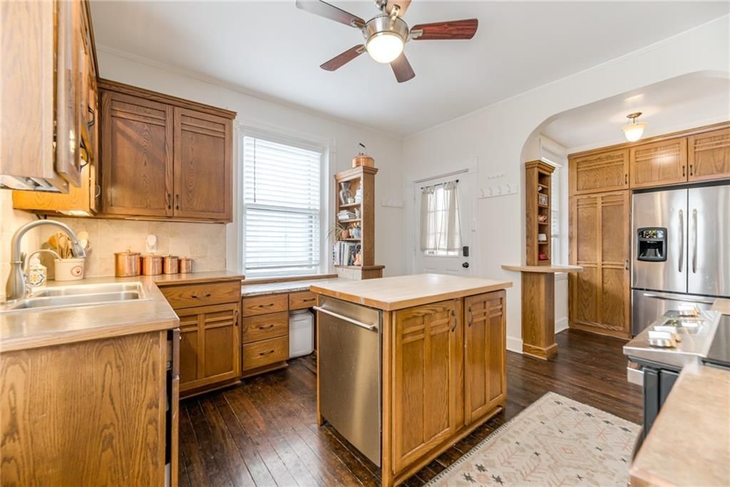 Photo 13 of 49 - 3420 Campbell Street