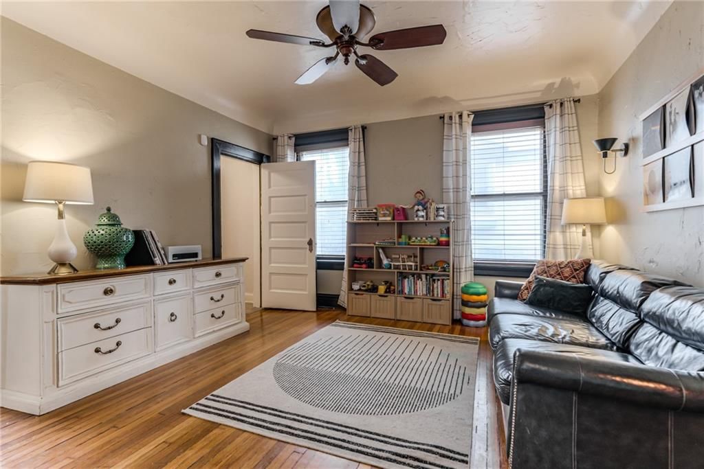 Photo 15 of 49 - 3420 Campbell Street