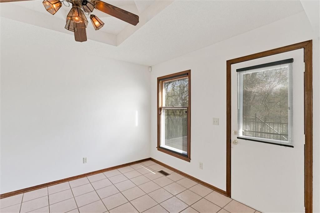 8110 High Street — photo 16