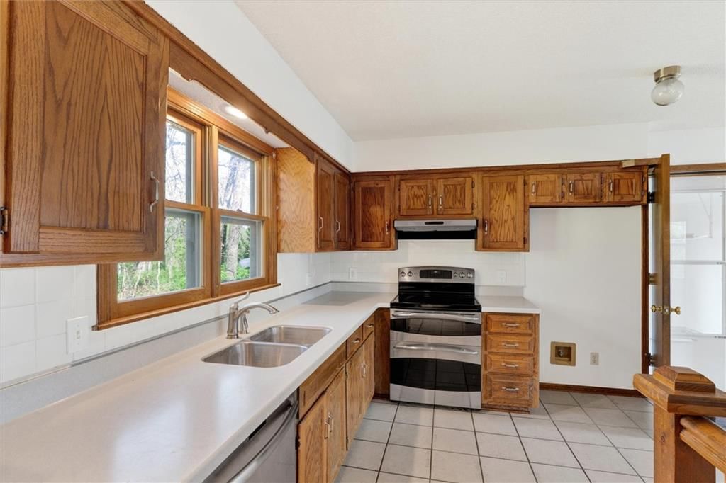 8110 High Street — photo 17