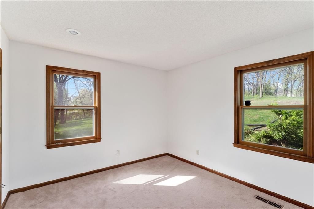 8110 High Street — photo 24