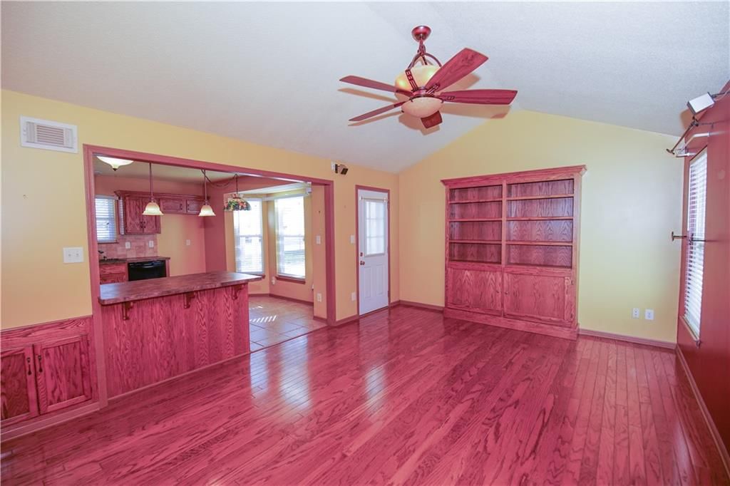 209 N Hudson Road — photo 4