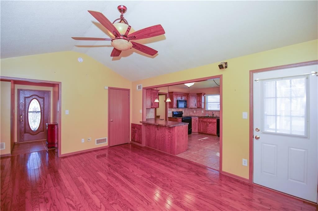 209 N Hudson Road — photo 5