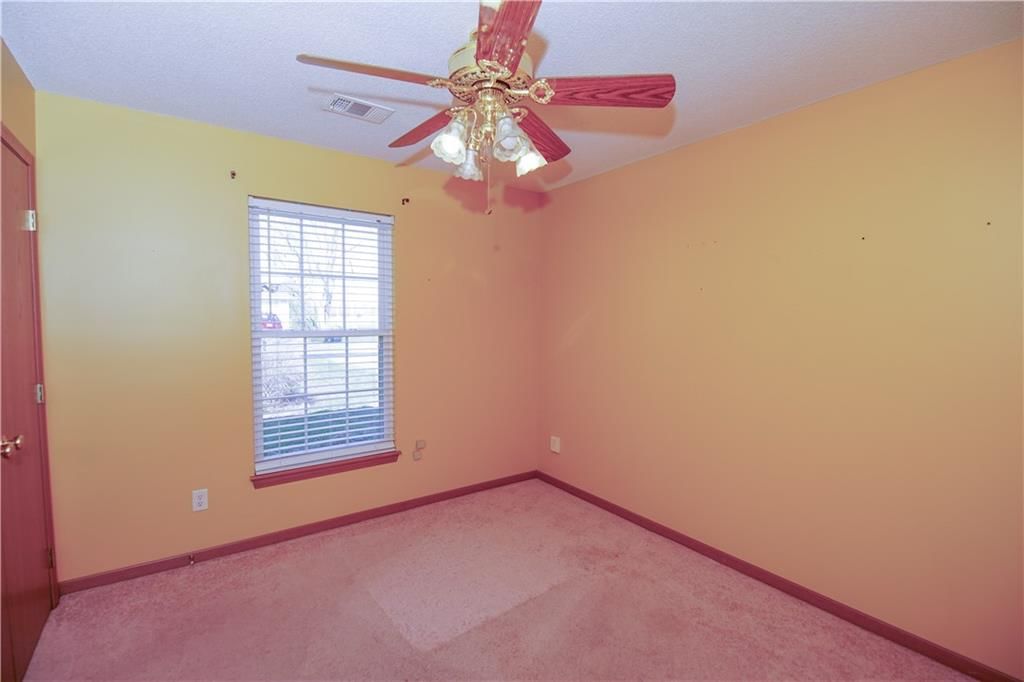 209 N Hudson Road — photo 9