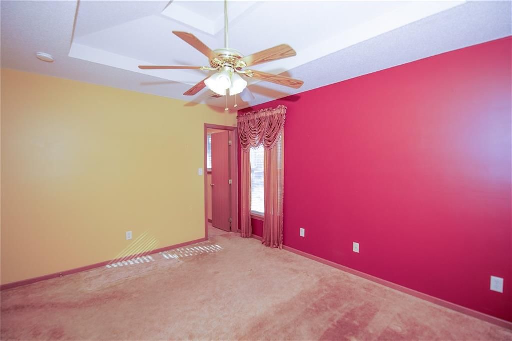 209 N Hudson Road — photo 13