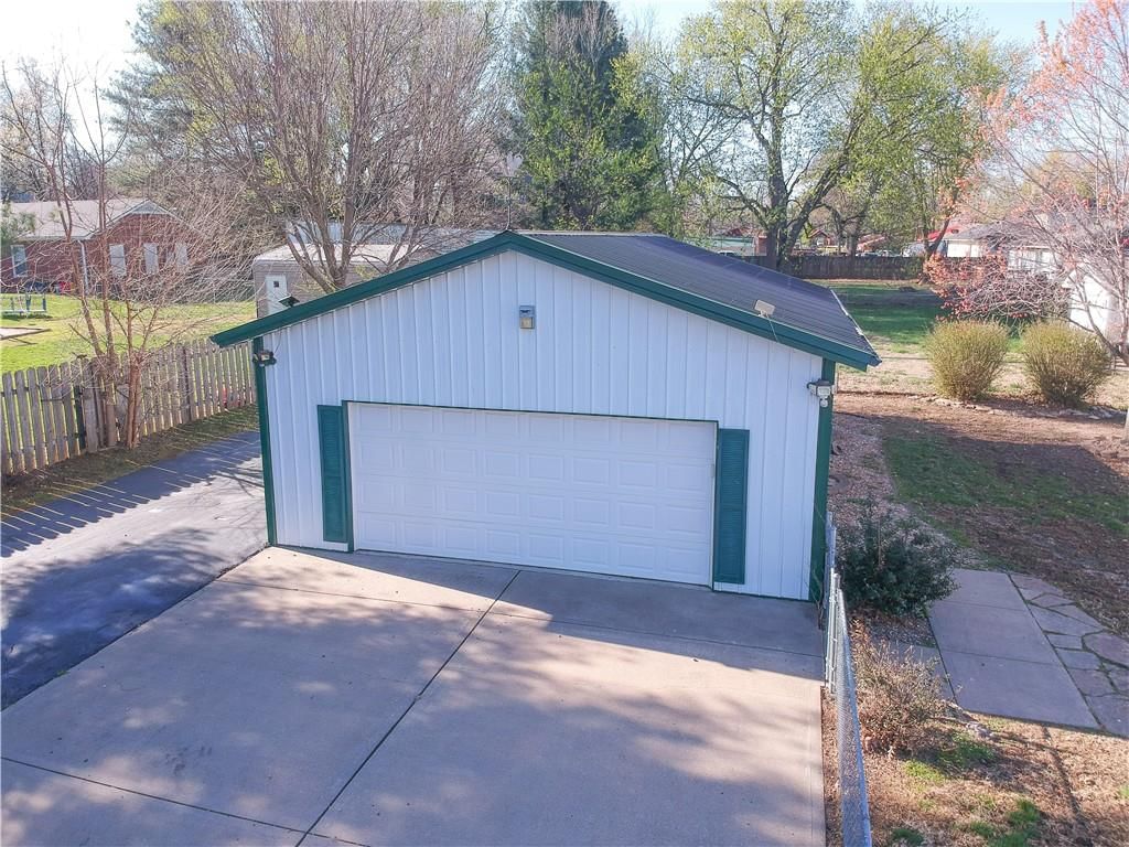 209 N Hudson Road — photo 22