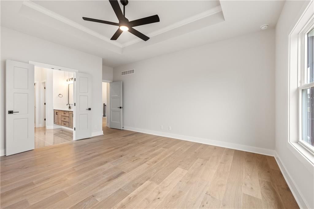 Photo 21 of 56 - 16929 Parkhill Street