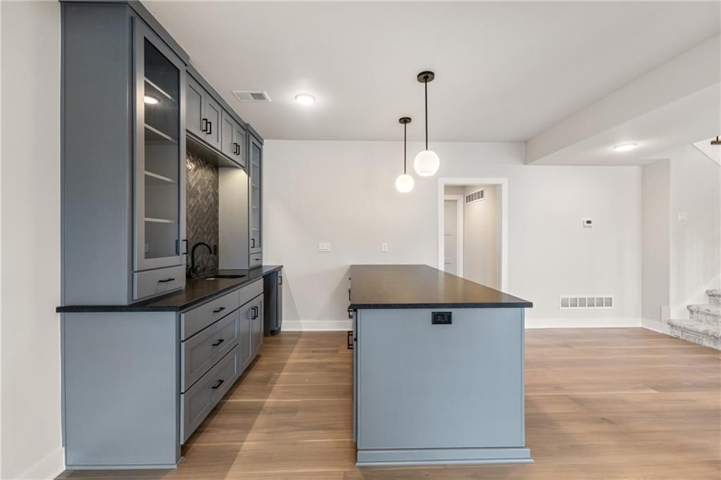 Photo 34 of 56 - 16929 Parkhill Street