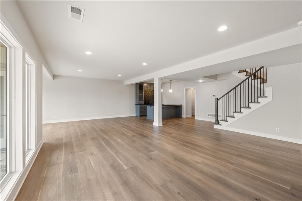 Photo 36 of 56 - 16929 Parkhill Street