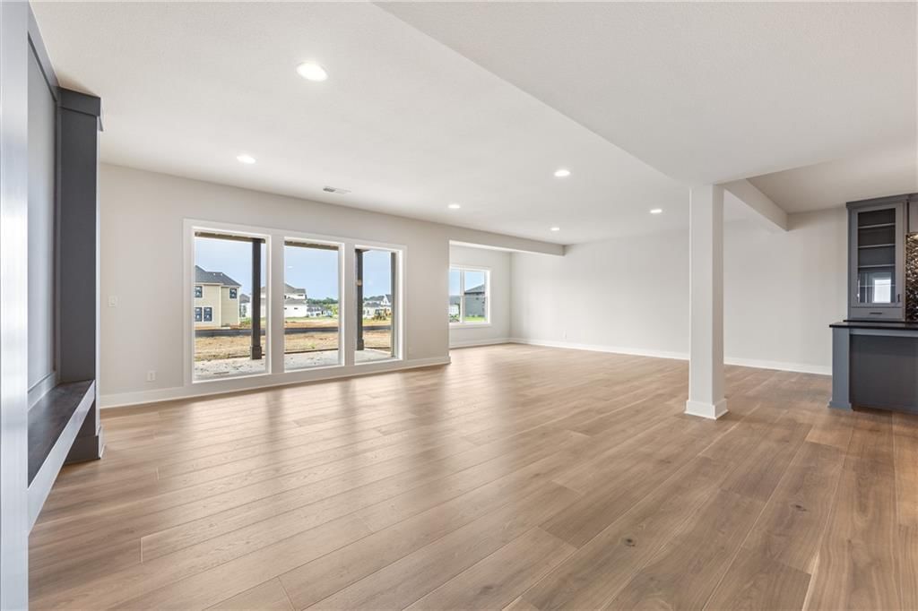 Photo 37 of 56 - 16929 Parkhill Street