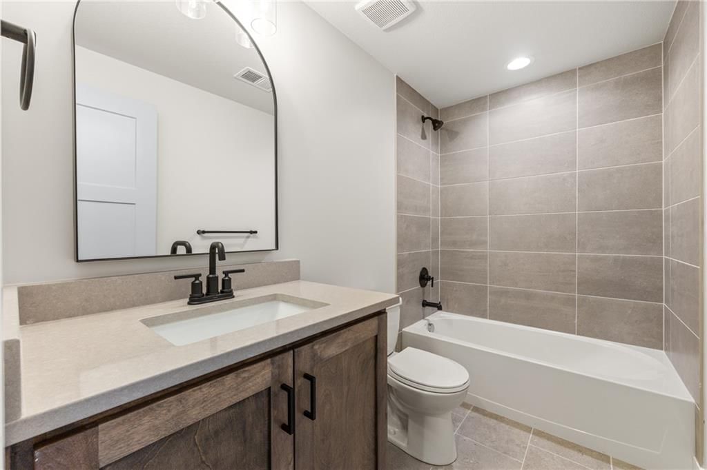 Photo 38 of 56 - 16929 Parkhill Street