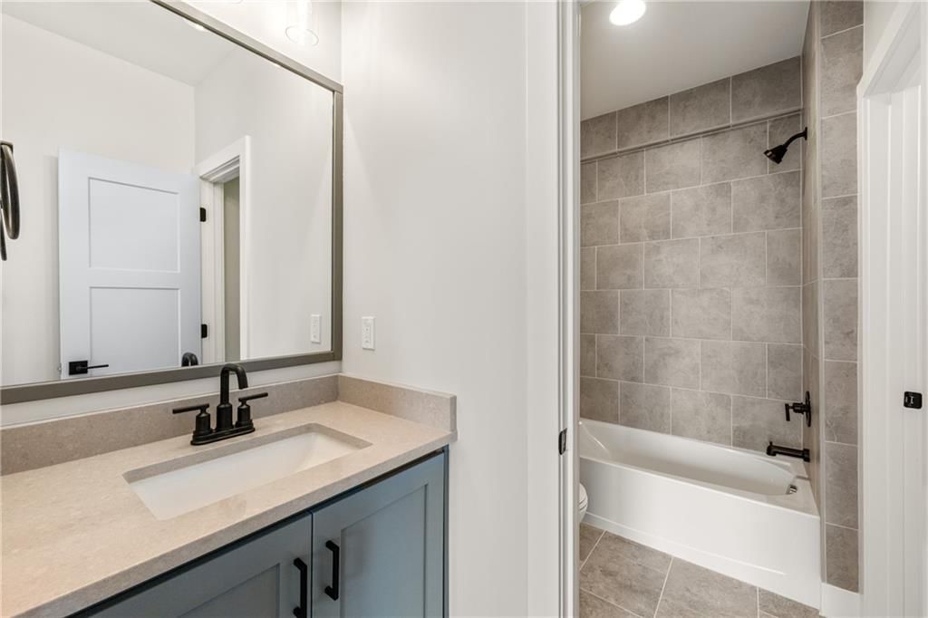 Photo 41 of 56 - 16929 Parkhill Street
