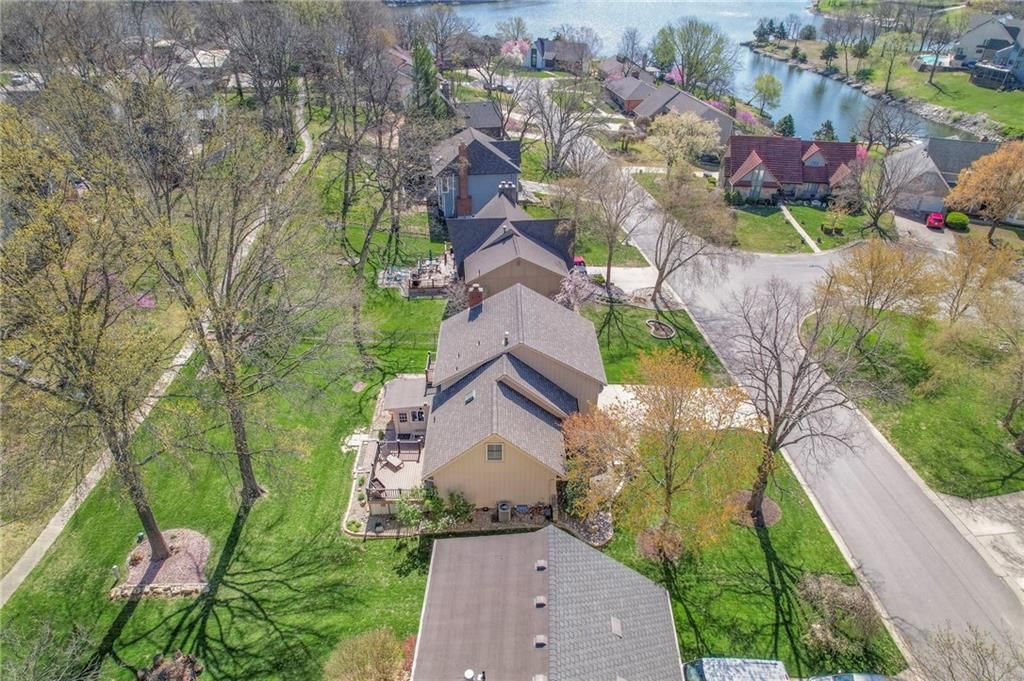 220 NW Aspen Street — photo 3