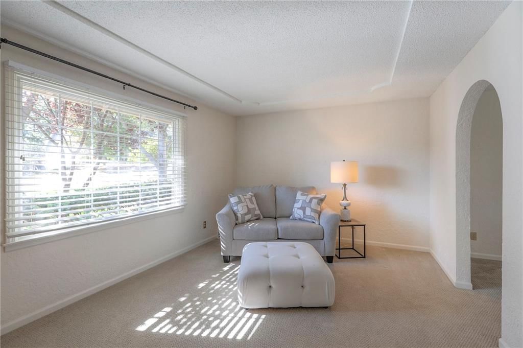 220 NW Aspen Street — photo 4