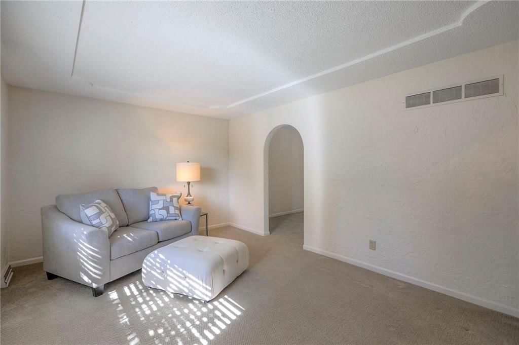 220 NW Aspen Street — photo 5