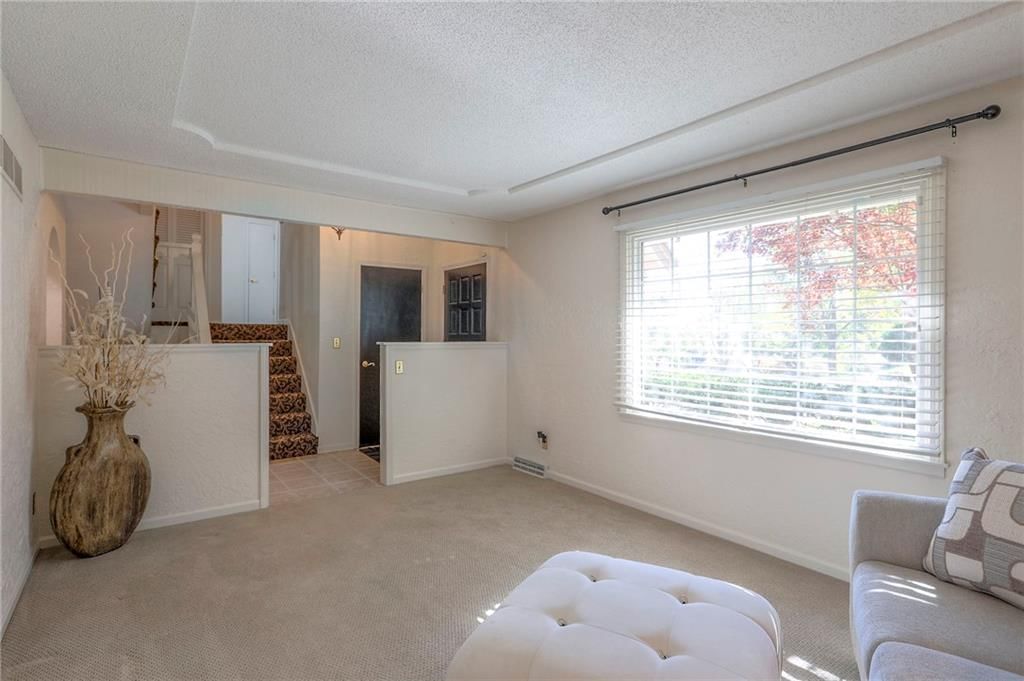 220 NW Aspen Street — photo 6