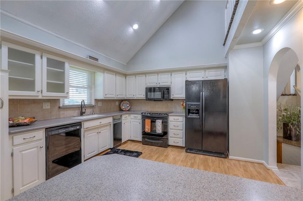 220 NW Aspen Street — photo 11