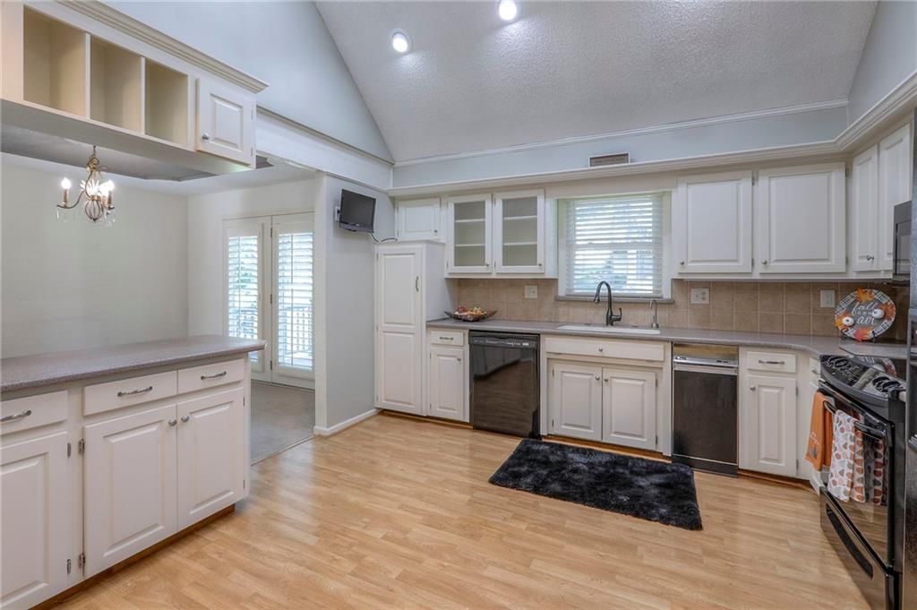 220 NW Aspen Street — photo 14