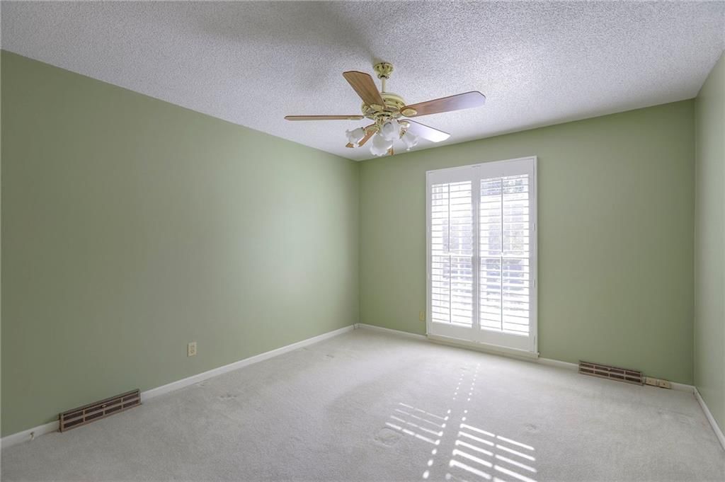 220 NW Aspen Street — photo 20