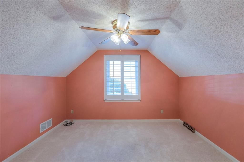 220 NW Aspen Street — photo 21