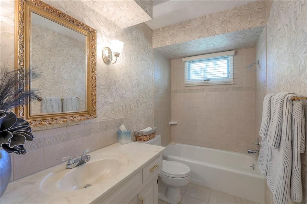 220 NW Aspen Street — photo 23