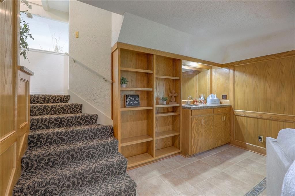 220 NW Aspen Street — photo 24