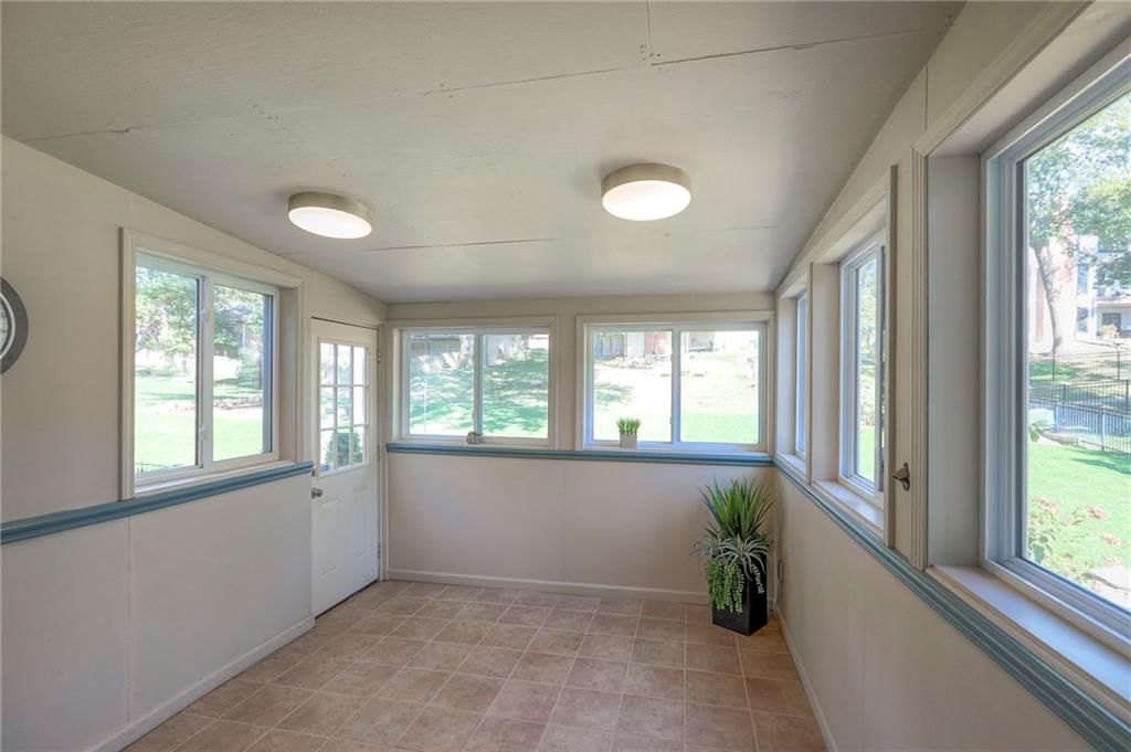 220 NW Aspen Street — photo 31