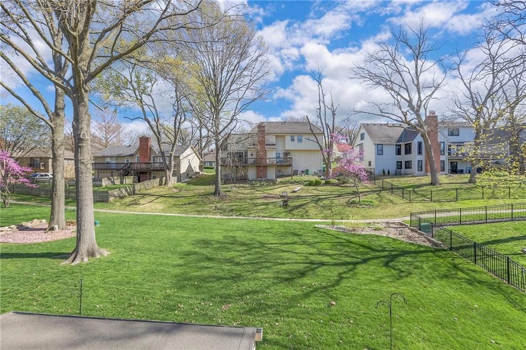 220 NW Aspen Street — photo 36