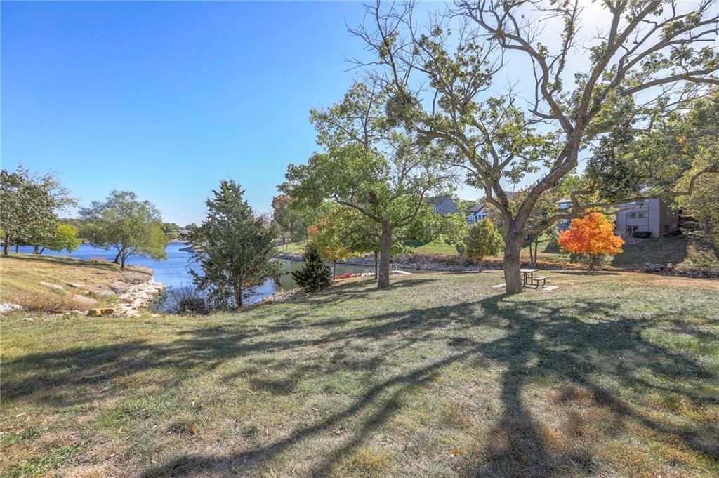 220 NW Aspen Street — photo 37