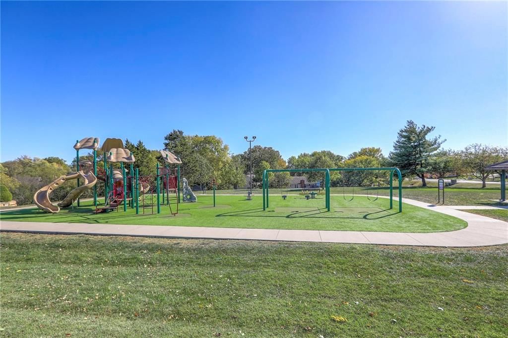 220 NW Aspen Street — photo 40
