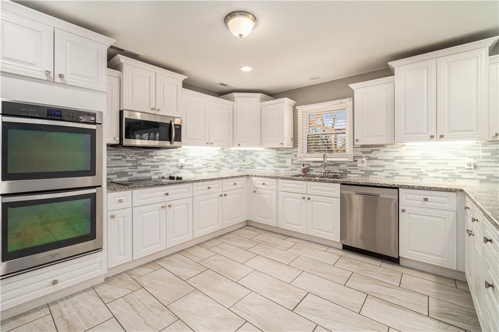 2105 E 129TH Street — photo 13
