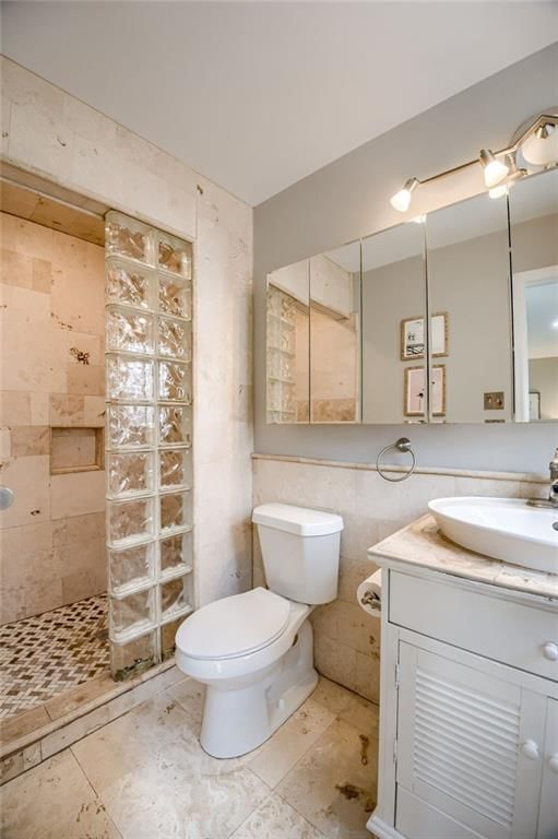 2219 W 70th Terrace — photo 16