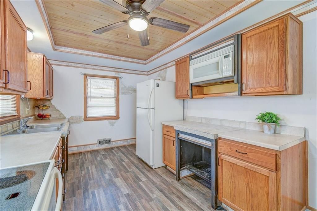 10815 Scarritt Avenue — photo 10